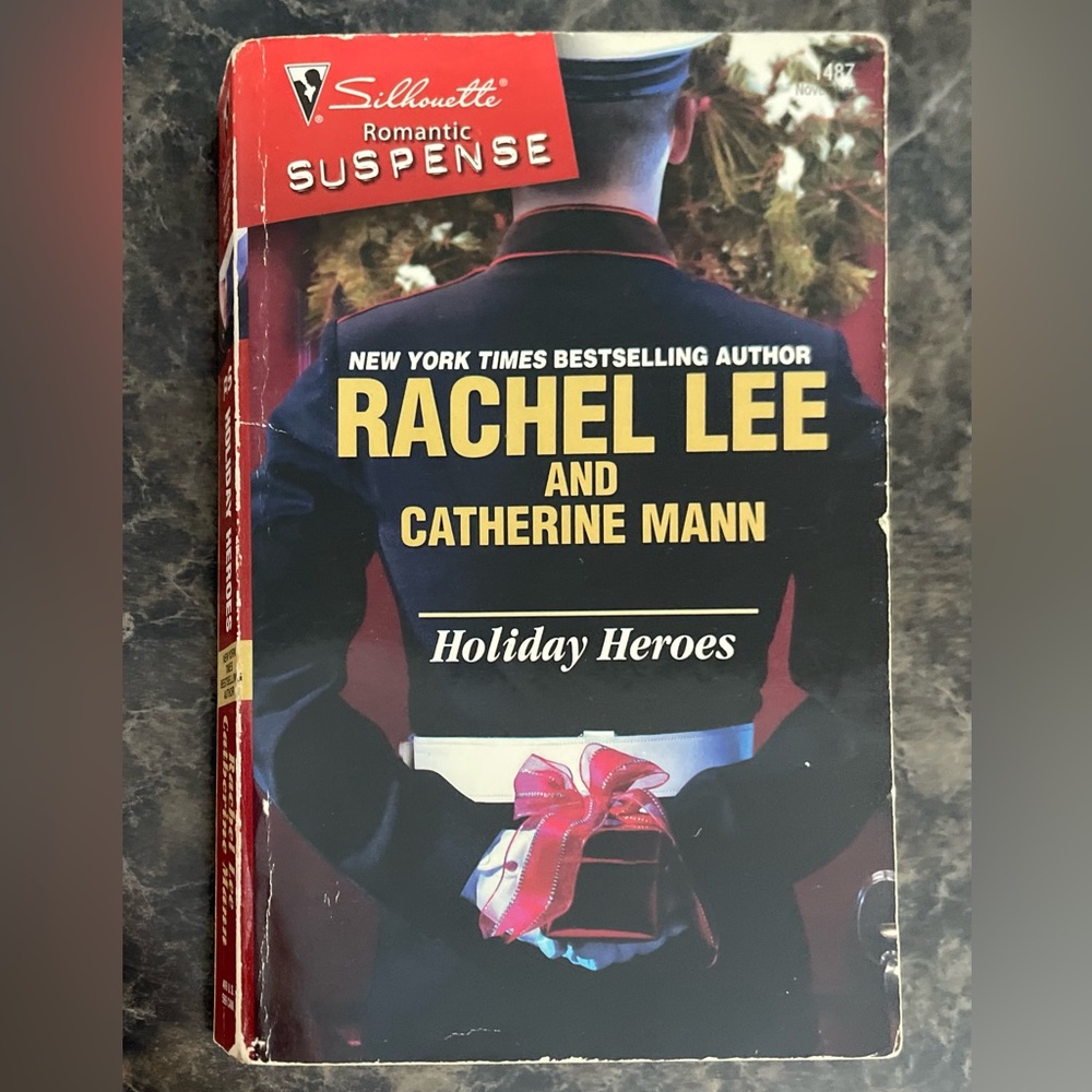 Holiday Heroes by Rachel Lee and Catherine Mann - Paperback Book